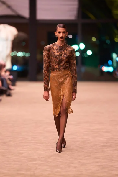 Look 19